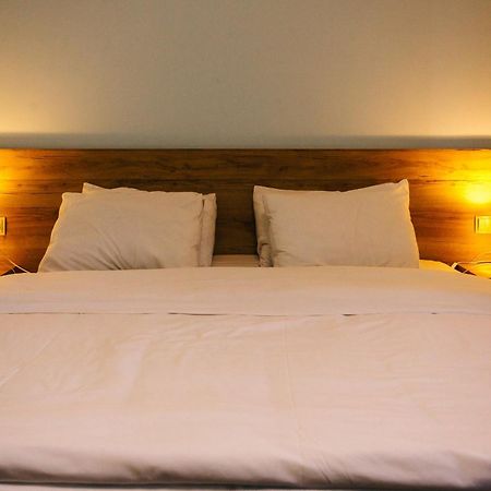 Piazza Four Colours Hotel Батуми Екстериор снимка
