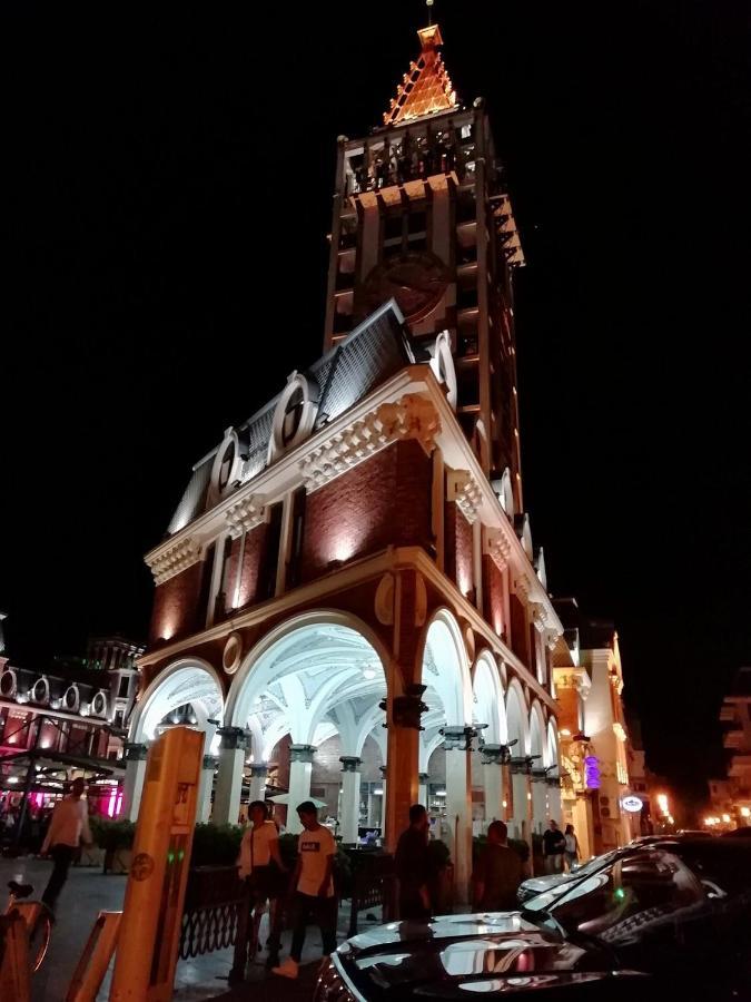Piazza Four Colours Hotel Батуми Екстериор снимка