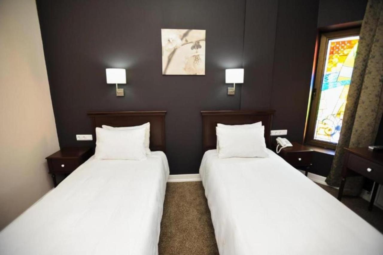 Piazza Four Colours Hotel Батуми Екстериор снимка