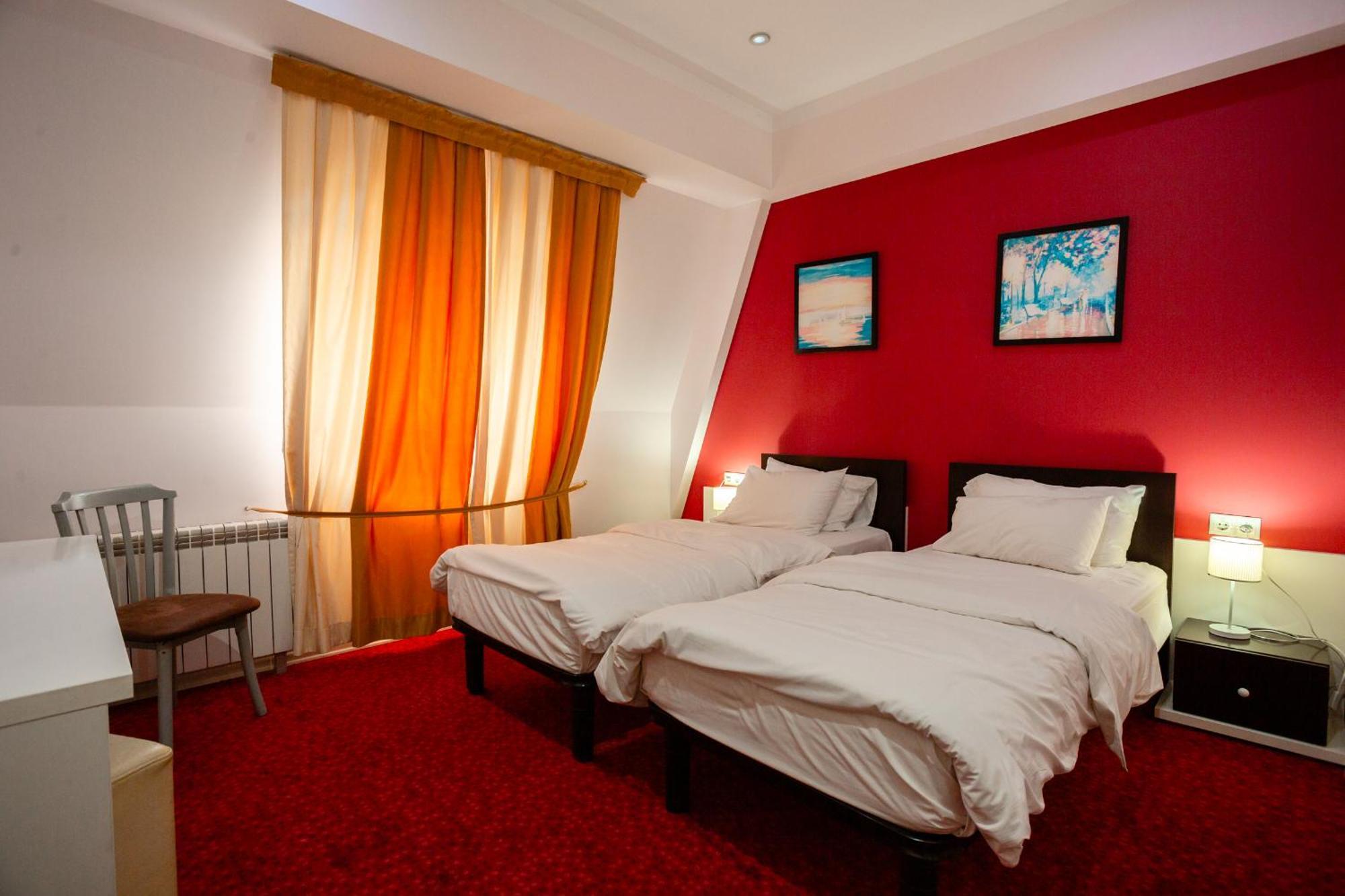 Piazza Four Colours Hotel Батуми Екстериор снимка