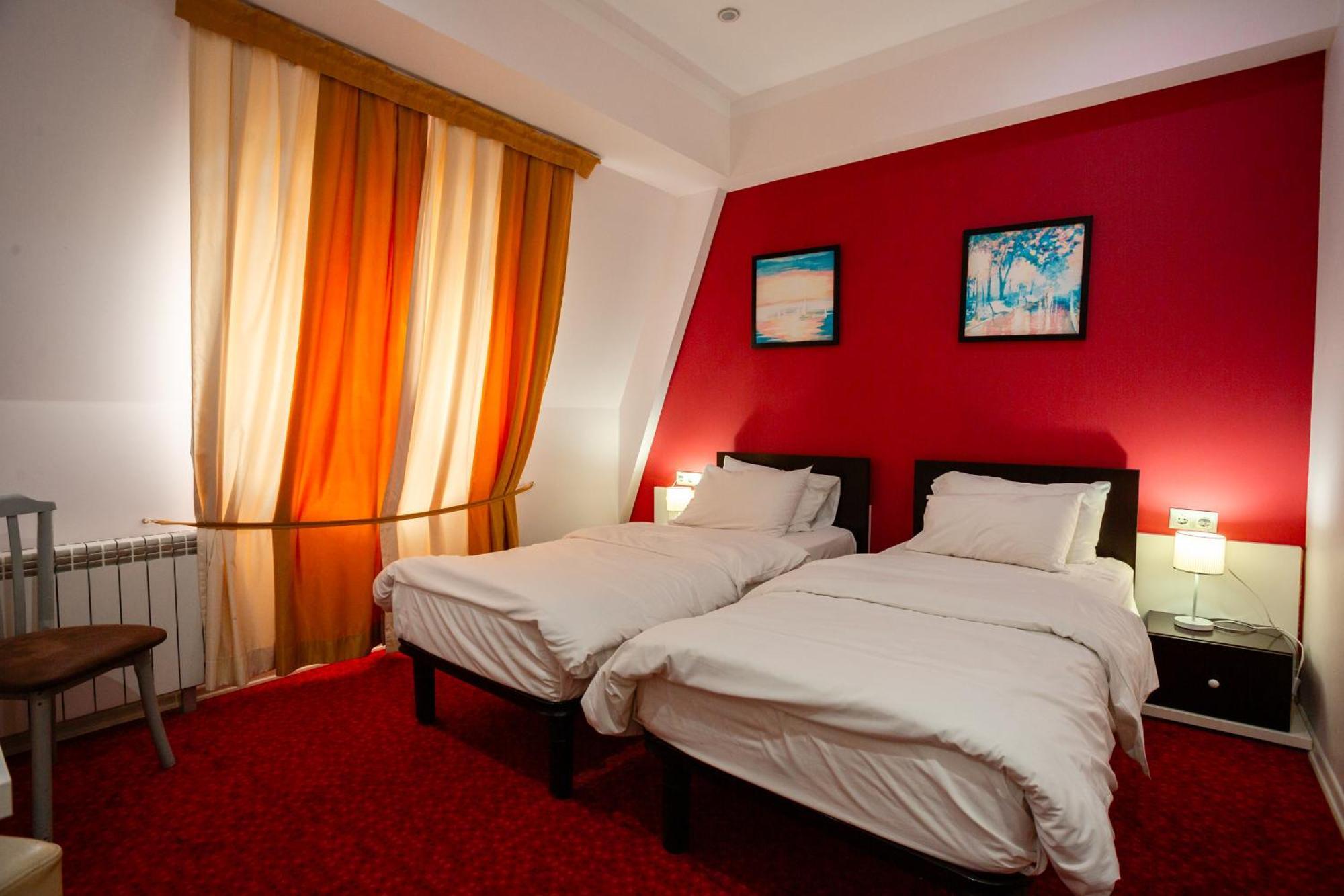 Piazza Four Colours Hotel Батуми Екстериор снимка