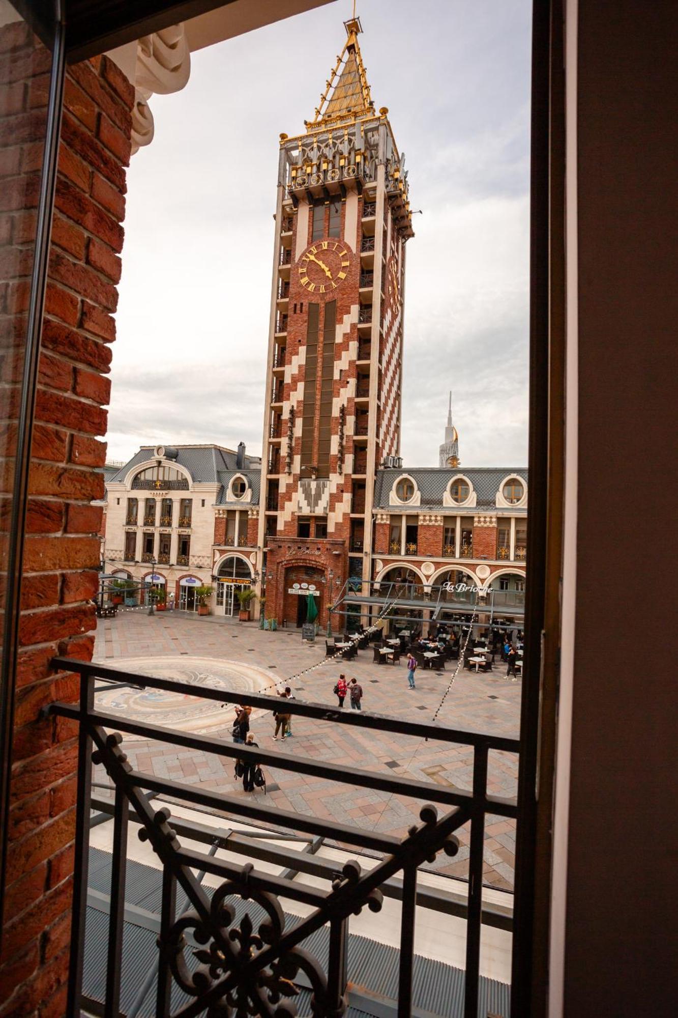 Piazza Four Colours Hotel Батуми Екстериор снимка