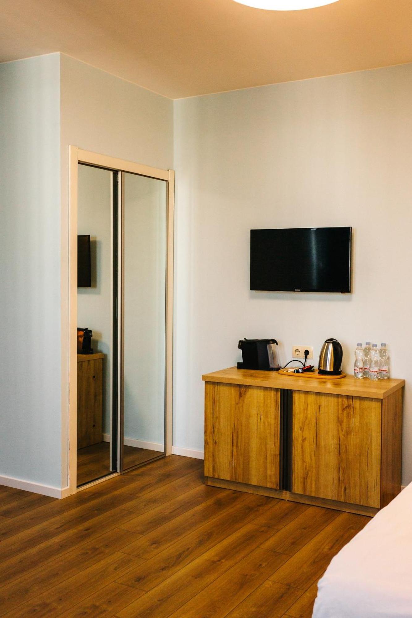Piazza Four Colours Hotel Батуми Екстериор снимка