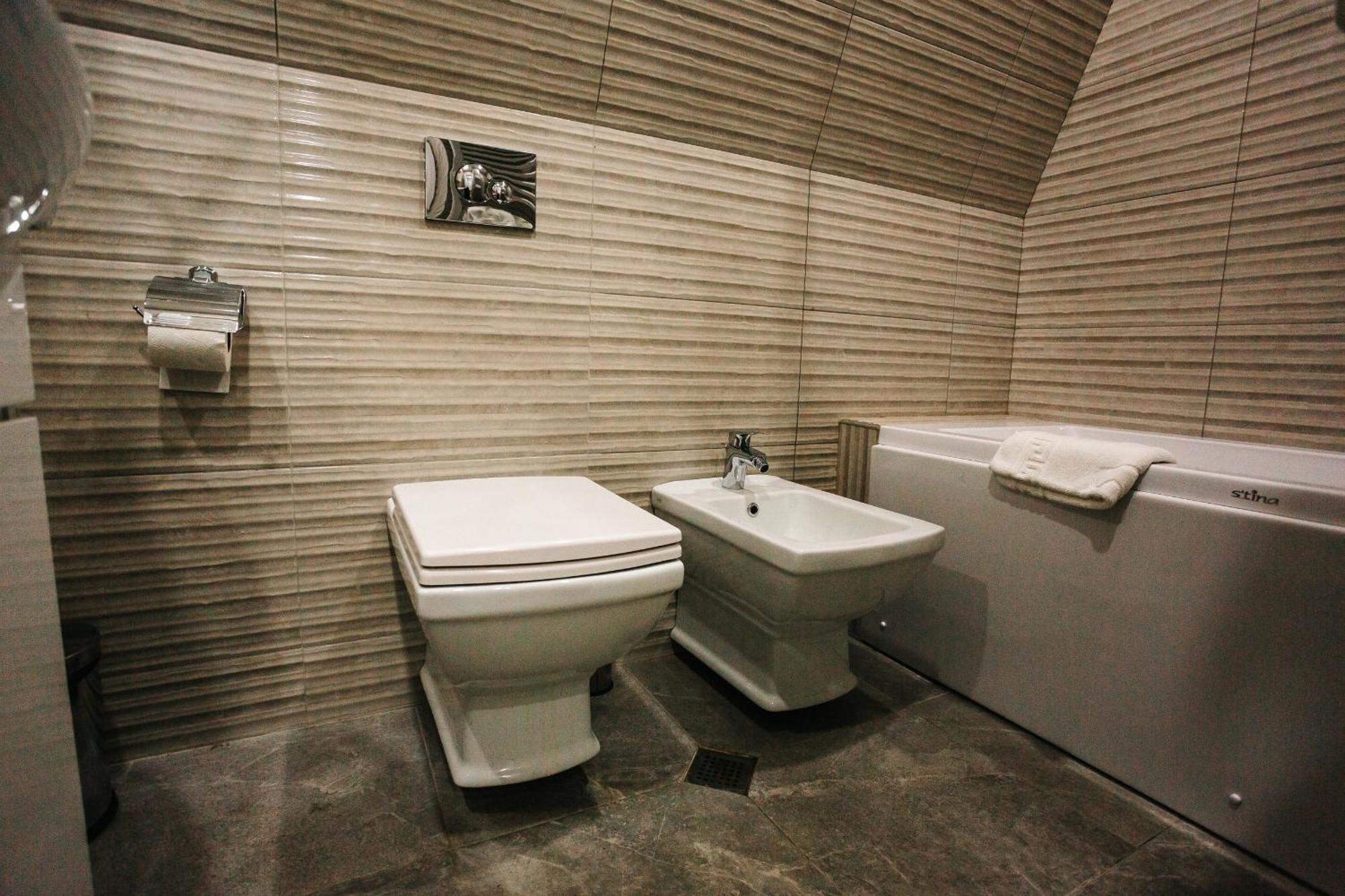 Piazza Four Colours Hotel Батуми Екстериор снимка