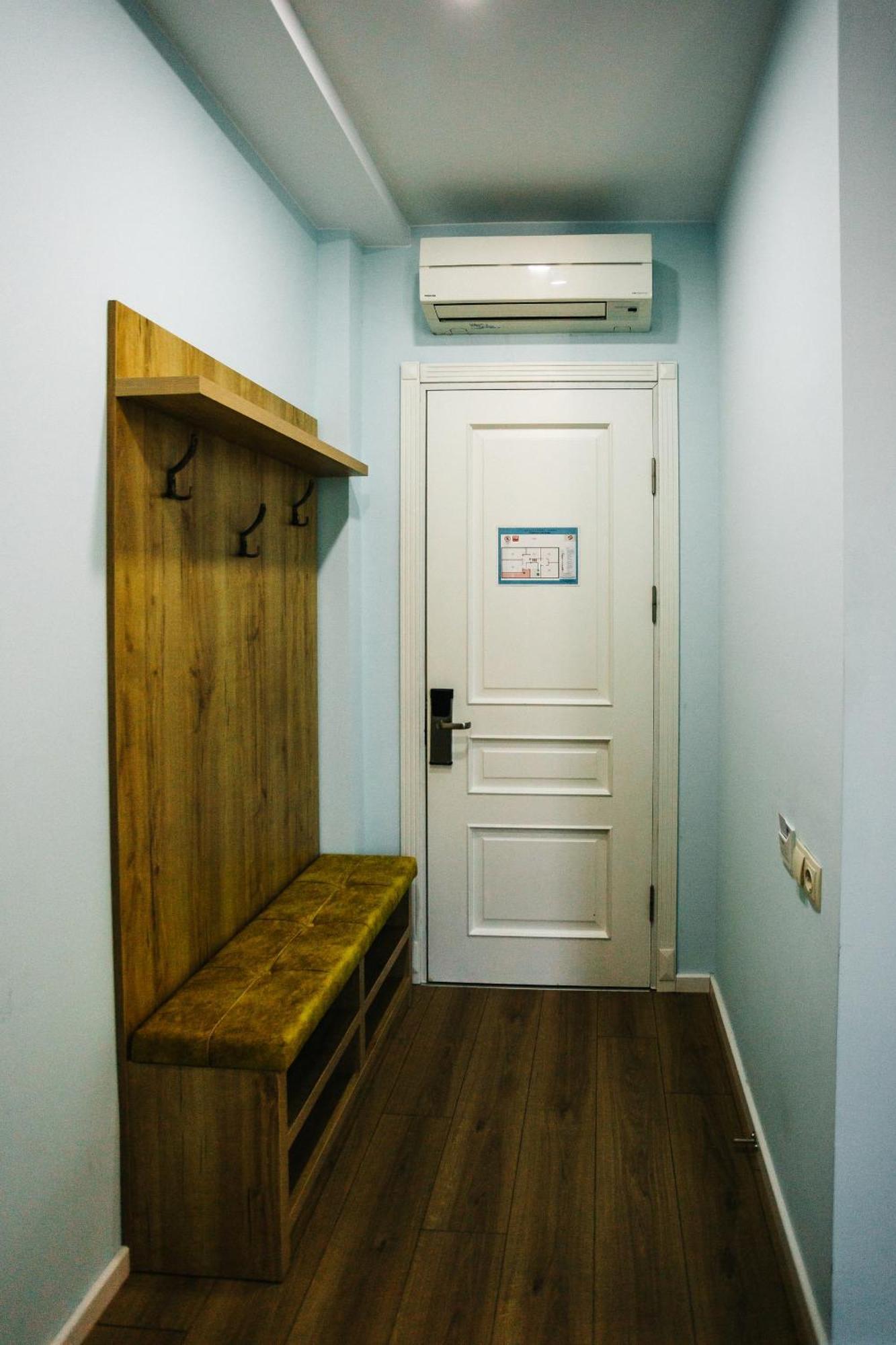 Piazza Four Colours Hotel Батуми Екстериор снимка