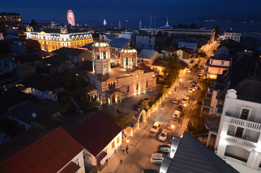 Piazza Four Colours Hotel Батуми Екстериор снимка