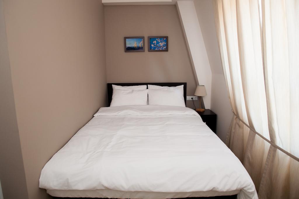 Piazza Four Colours Hotel Батуми Стая снимка