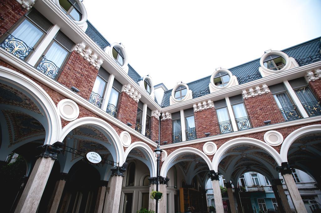 Piazza Four Colours Hotel Батуми Екстериор снимка
