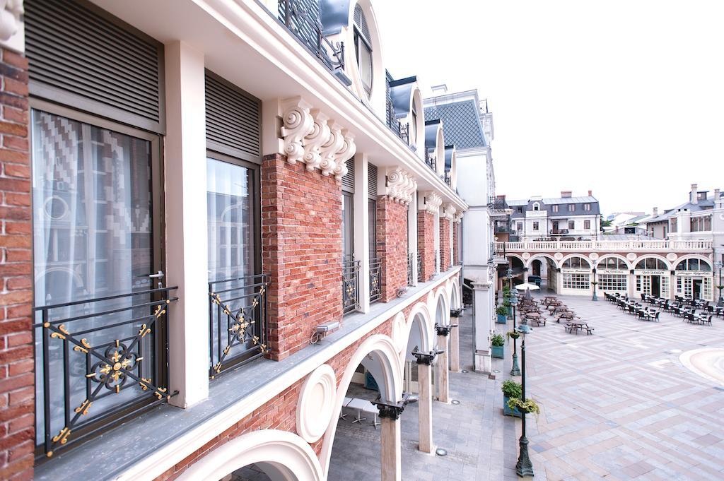 Piazza Four Colours Hotel Батуми Екстериор снимка