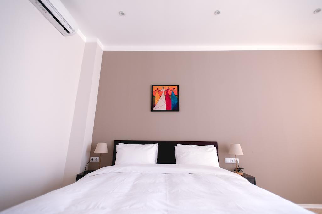 Piazza Four Colours Hotel Батуми Стая снимка