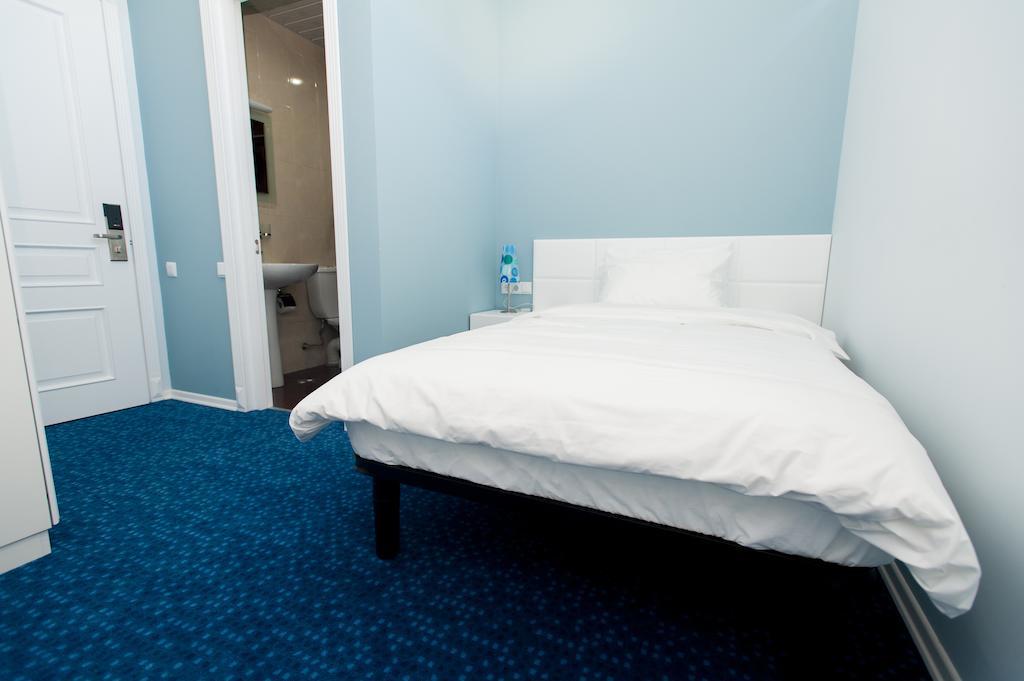 Piazza Four Colours Hotel Батуми Стая снимка