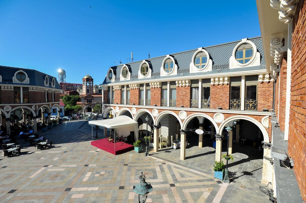 Piazza Four Colours Hotel Батуми Екстериор снимка