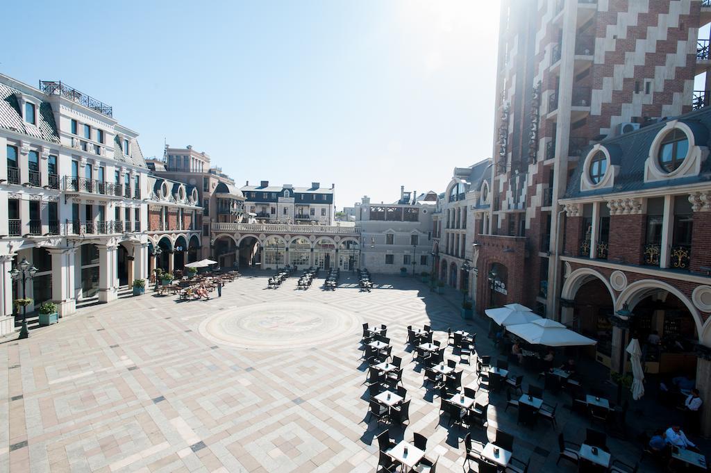 Piazza Four Colours Hotel Батуми Екстериор снимка