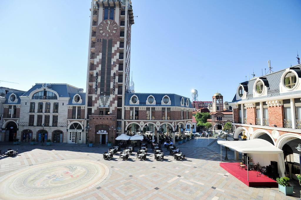 Piazza Four Colours Hotel Батуми Екстериор снимка
